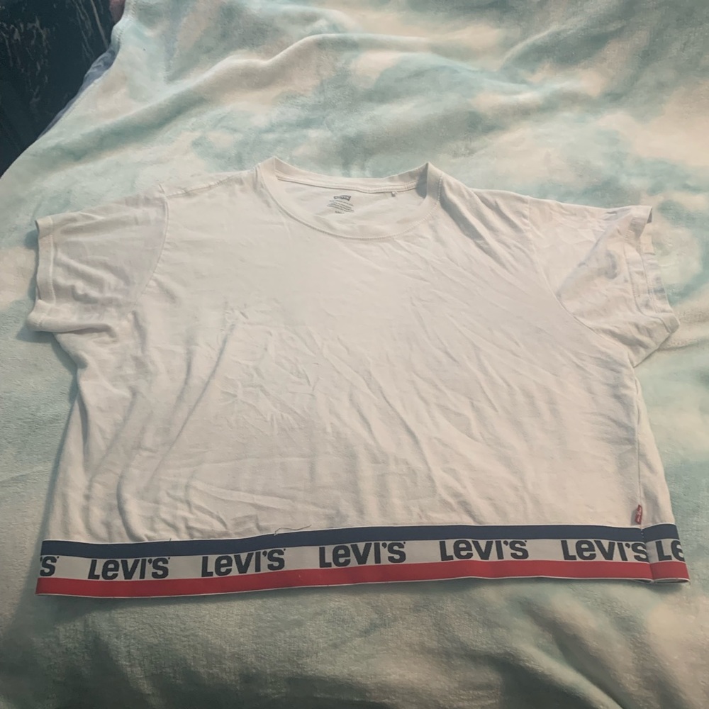 Levi’s cropped t shirt